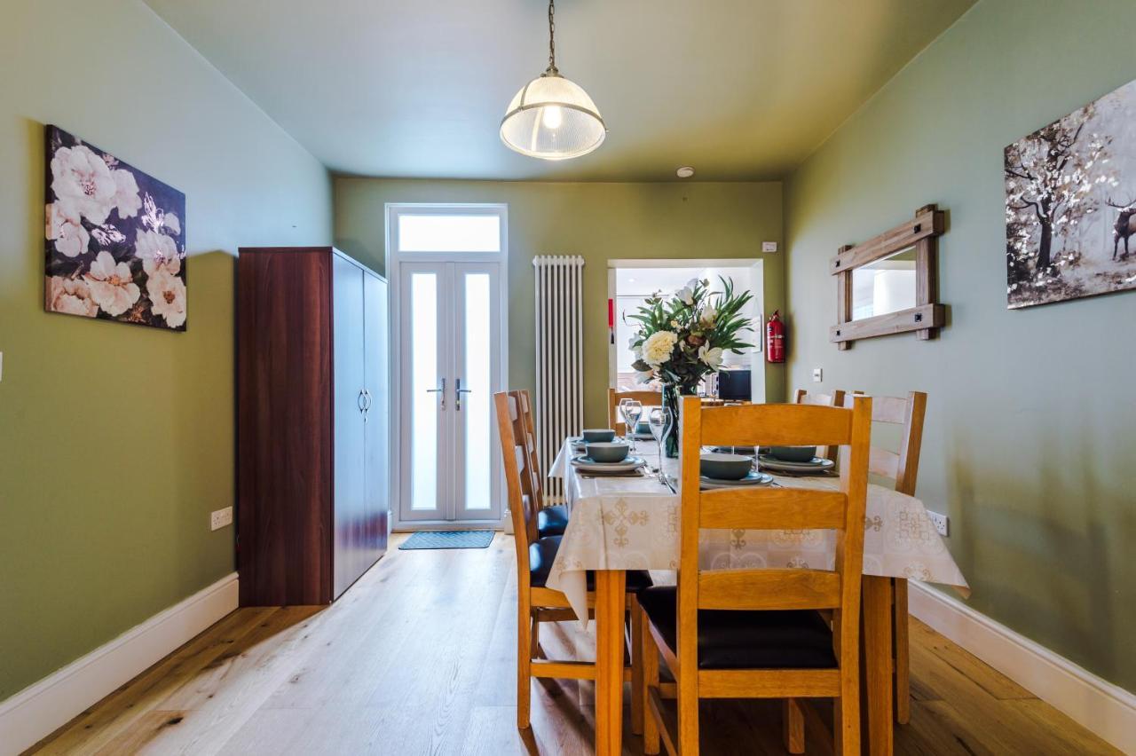 New! Gorgeous 2-Bed Home In Chester City Centre By 53 Degrees Property - Incredible Location, Ideal For Small Groups - Sleeps 6! Zewnętrze zdjęcie