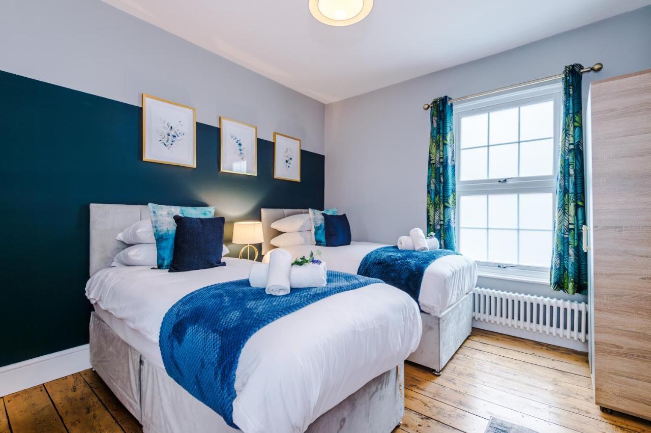 New! Gorgeous 2-Bed Home In Chester City Centre By 53 Degrees Property - Incredible Location, Ideal For Small Groups - Sleeps 6! Zewnętrze zdjęcie
