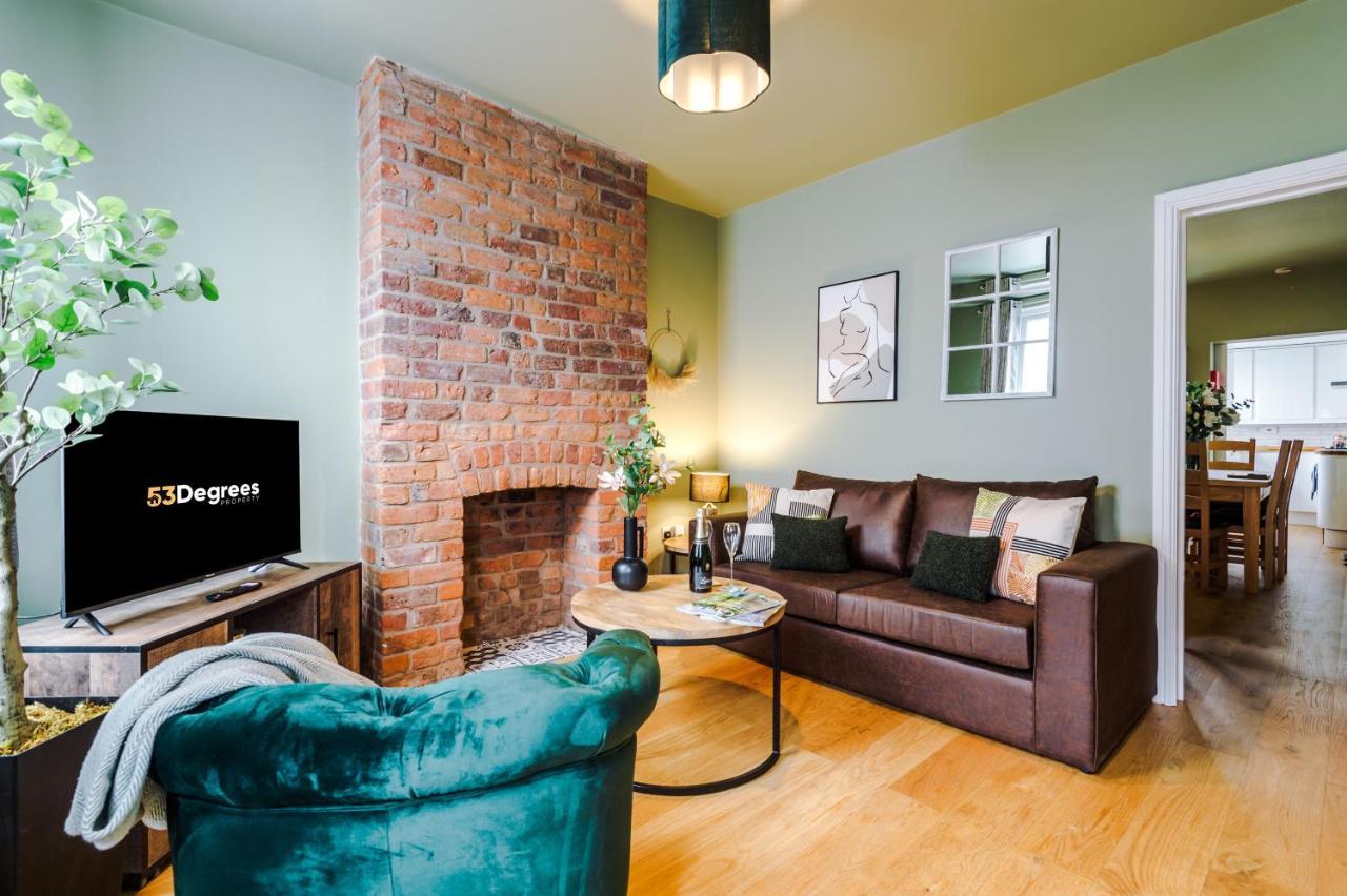 New! Gorgeous 2-Bed Home In Chester City Centre By 53 Degrees Property - Incredible Location, Ideal For Small Groups - Sleeps 6! Zewnętrze zdjęcie