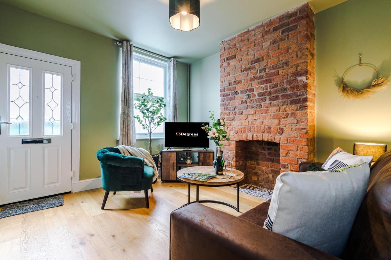 New! Gorgeous 2-Bed Home In Chester City Centre By 53 Degrees Property - Incredible Location, Ideal For Small Groups - Sleeps 6! Zewnętrze zdjęcie